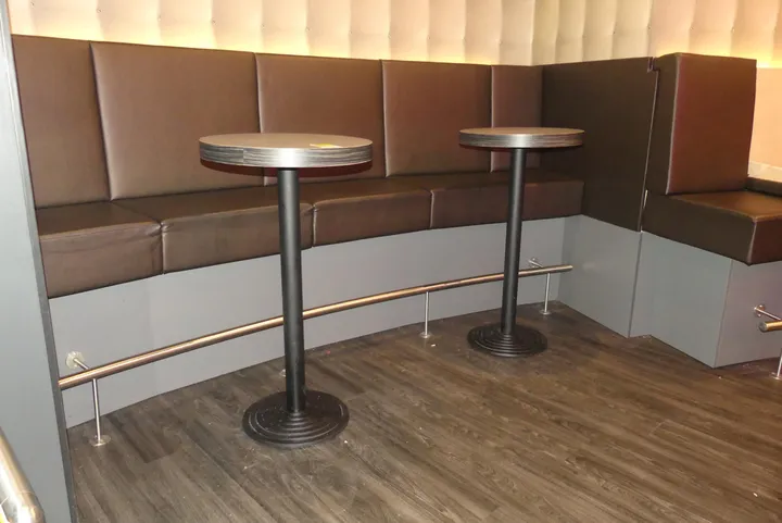 2x Stehtisch Maße in cm je ca. ø60 cm Durchmesser